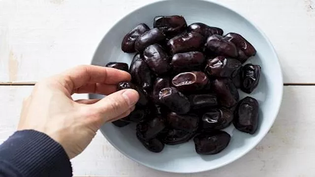 البلح الأسود                                      