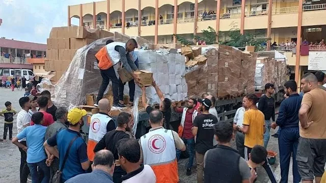 توزيع المساعدات الإنسانية بغزة   أرشيفية