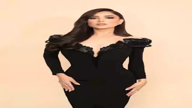 الفنانة مي عمر