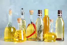 "زيت الكتان" أبرزها.. 5 زيوت تساعد على تحسين الكوليسترول