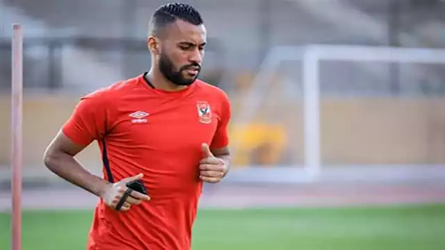 حسام عاشور لاعب الأهلي السابق