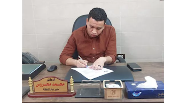 الدكتور محمد محروس مدير التأمين الصحي بالوادي الجد