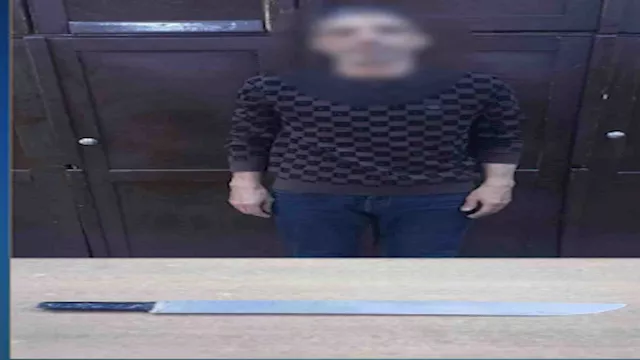 عاطل يهدد المارة بسلاح أبيض