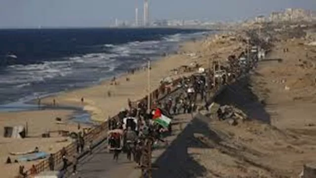 آلاف المواطنين الفلسطينيين