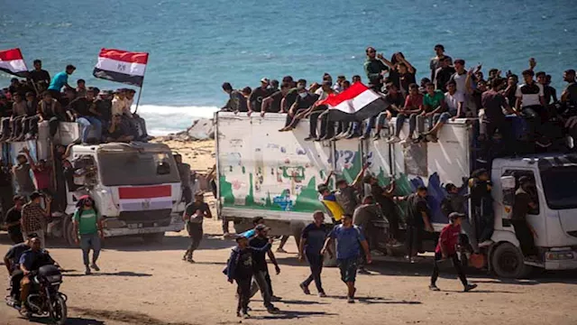 اللجنة المصرية في قطاع غزة توفر وسائل نقل مجانية ل