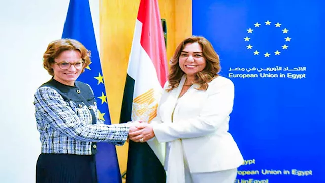 الدكتورة منال عوض وجيسيكا روزويل