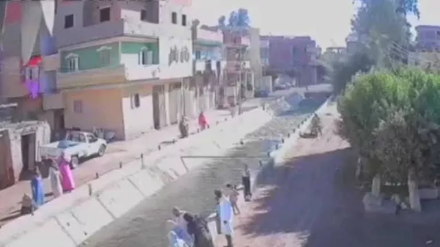 بطولة أم خاطرت بحياتها لإنقاذ ابنها بالغربية