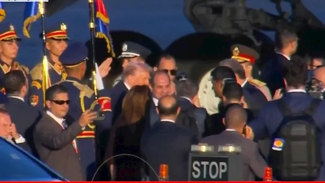 الرئيس السيسي يرحب بنظيره الأمريكي ترامب