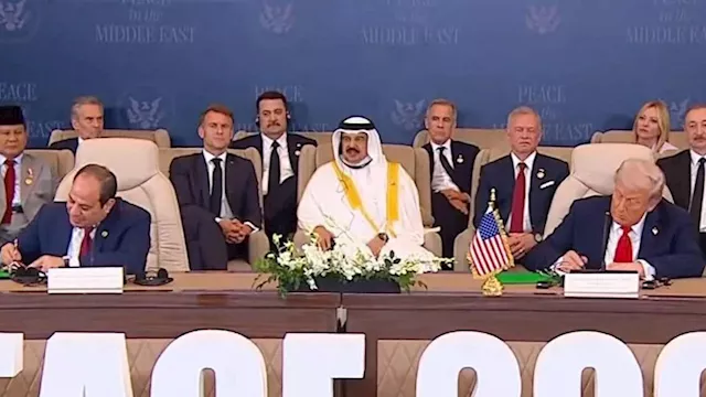 الرئيس السيسى وترامب يوقعان على وثيقة اتفاق إنهاء 