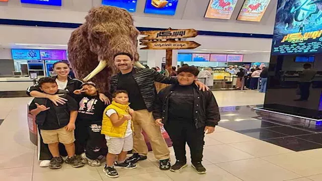 محمد العمروسي وابنائه ومي فاروق