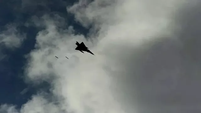 قصف جوي باكستاني