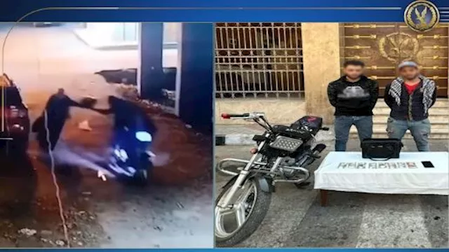 لحظة اختطاف حقيبة سيدة مسنة على دراجة نارية بالغرب