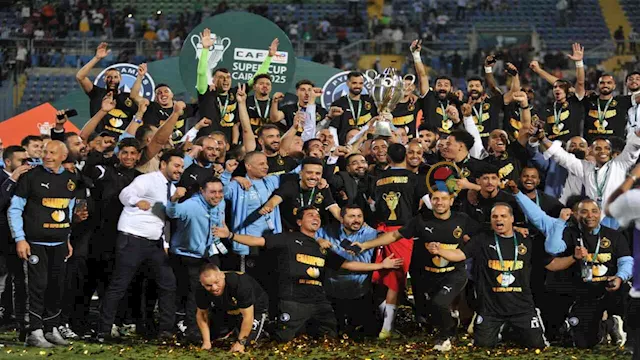 احتفالات بيراميدز ببطولة كأس السوبر الأفريقي (2)