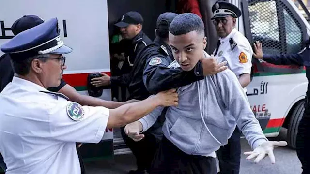 متظاهر تم اعتقاله من قِبل قوات الأمن المغربية خلال