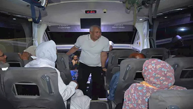 محافظ الوادي الجديد يودّع المعلمين وأولياء أمور أو