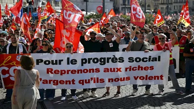 عشرات الآلاف يتظاهرون في فرنسا