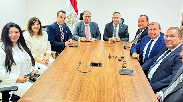 السفير نبيل حبشي يستقبل أمين أمانة المصريين بالخار