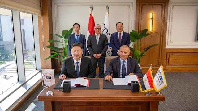 توقيع العقود 