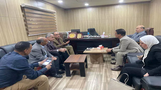 رئيس جامعة بنها يزور مصابي فنون تطبيقية في حادث طر