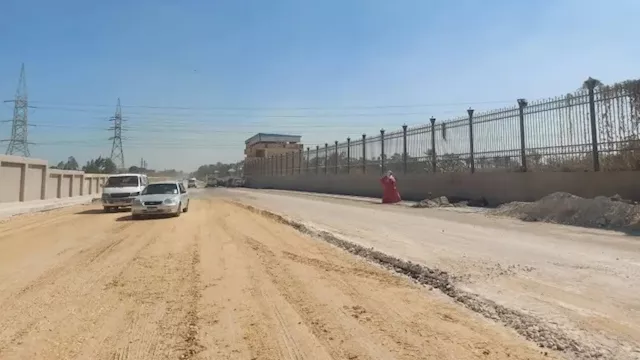 أعمال توسعة ورصف طريق ترعة فهمي بمركز منشأة القناط