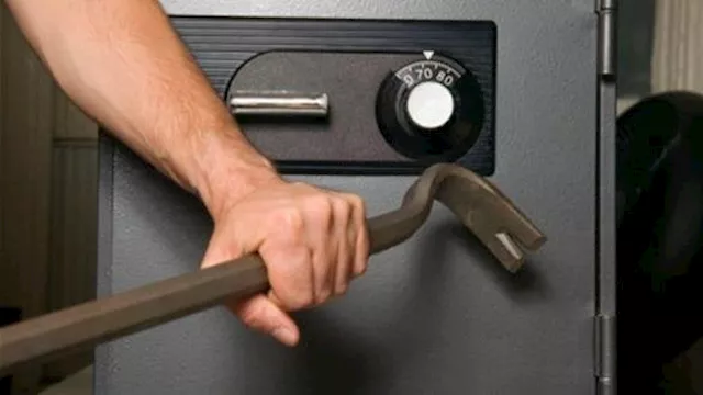 كسر خزينة تعبيرية