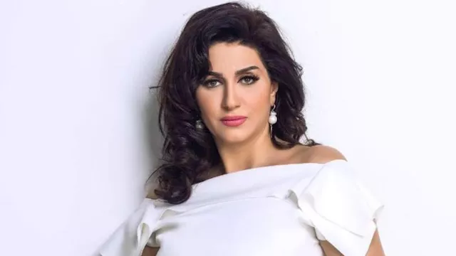 الفنانة وفاء عامر