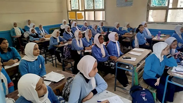 وكيل تعليم القاهرة يشدد على انضباط الطلاب وتوزيع ا