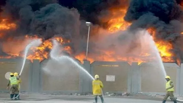 حريق مخزن سيراميك