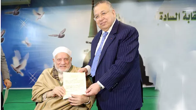 تكريم الرئيس اسم د. أحمد عمر هاشم