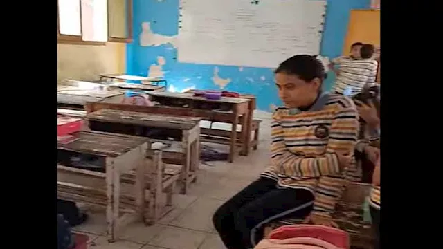 فيديو لفصل خالٍ من الطلاب والمعلمين بمدرسة بالعباس