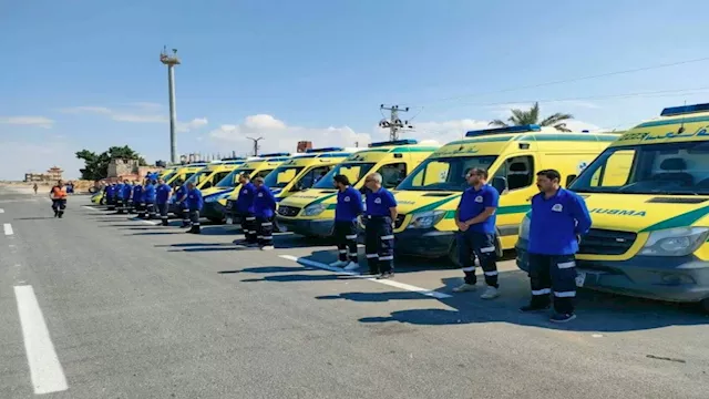 استعدادت الإسعاف أمام معبر رفح - أرشيفية