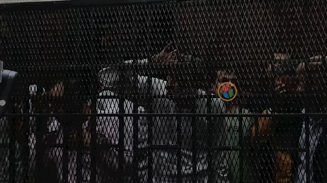 متهمين في قفص الاتهام 