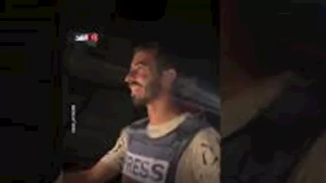 صحفيون يتجولون في غزة لإخبار الأهالي بوقف الحرب