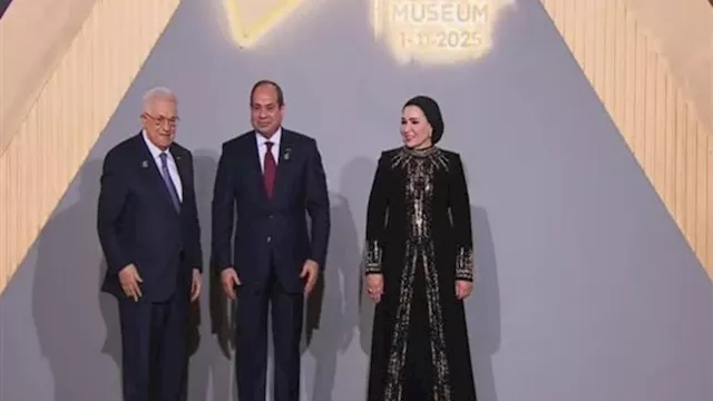 الرئيس الفلسطيني في حفل افتتاح المتحف المصري الكبي