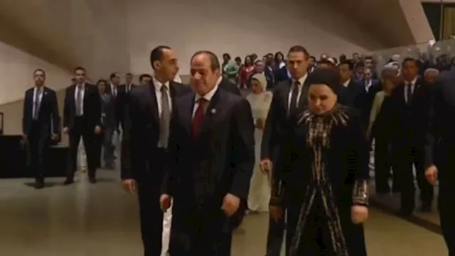 السيسي يصطحب ضيوف احتفالية المتحف الكبير