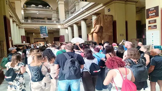 إقبال كثيف من السائحين على المتحف المصري بالتحرير 