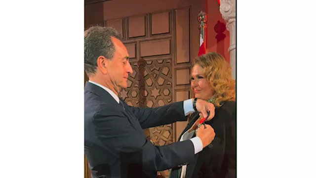 يسرا تتسلم وسام جوقة الشرف الفرنسي