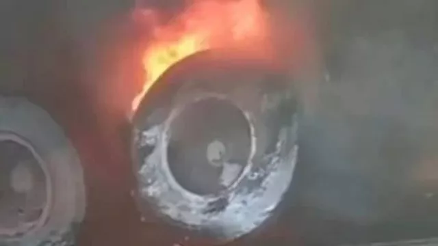 حريق بخلفية مقطورة على الدائري في بهتيم 