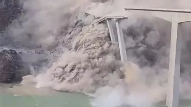 انهيار جسر هونغ تشي