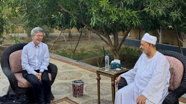 شيخ الأزهر يستقبل المفكر العالمي جيفري ساكس