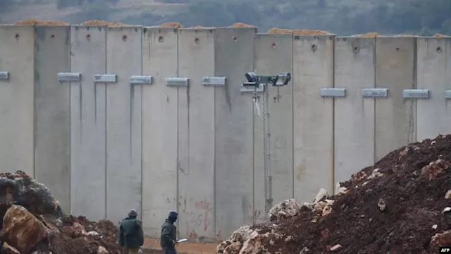 بناء جدار ضخم جديد بعمق كيلومترين داخل الأراضي الل