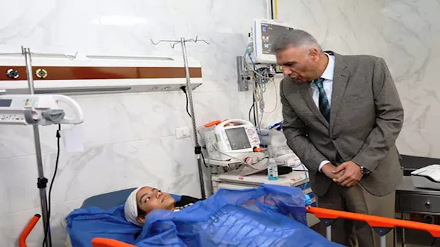 محافظ أسوان يتابع مصابي حادث أتوبيس أهل مصر
