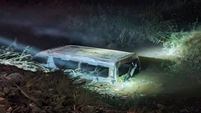 سقوط ميكروباص بمصرف ري بأسيوط