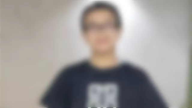 طفل المنشار الكهربائي