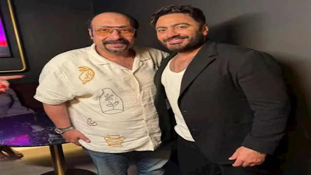 محمد ثروت مع الفنان تامر حسني