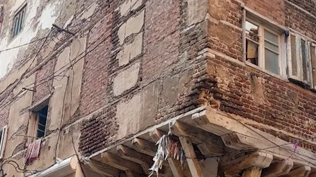 قرار هدم صادر من 2010.. انهيار سقف عقار قديم في ال
