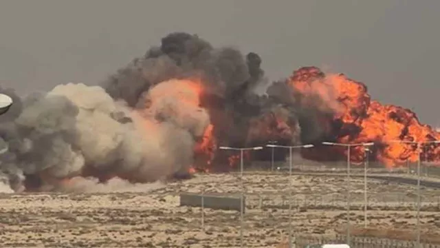 تحطم طائرة أثناء عرض جوي