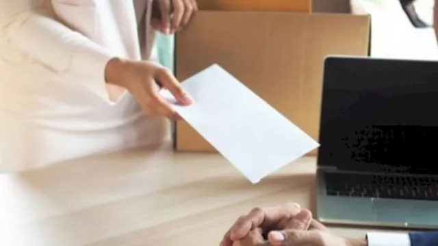 تبرعت لها بكليتها ففصلتها من العمل.. صدمة فتاة بعد