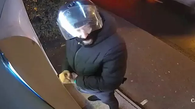 من 15 "ATM" مختلفة.. لص يسرق نفس البنك 38 مرة (فيد