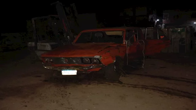 السيارة بعد انتشالها من الترعة 